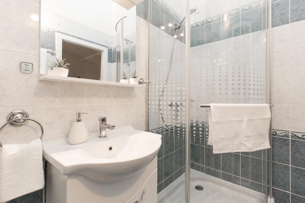 Bpm: Dob70 Classic Apartment In Downtown ブダペスト 部屋 写真
