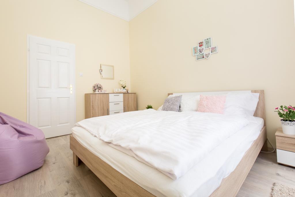 Bpm: Dob70 Classic Apartment In Downtown ブダペスト 部屋 写真