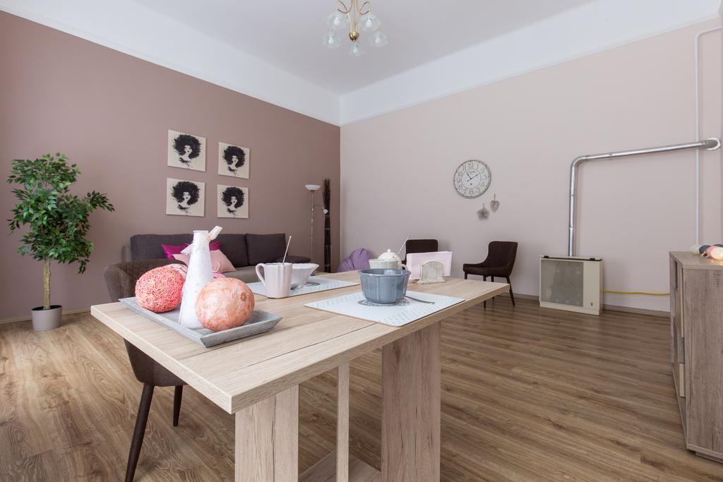 Bpm: Dob70 Classic Apartment In Downtown ブダペスト 部屋 写真