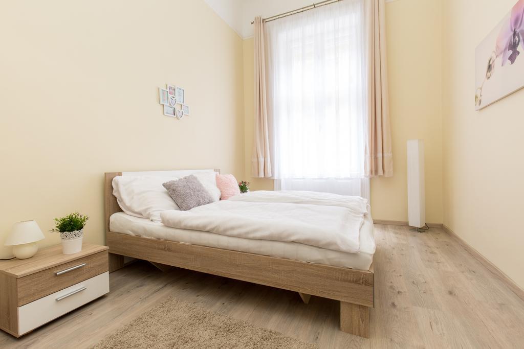 Bpm: Dob70 Classic Apartment In Downtown ブダペスト 部屋 写真