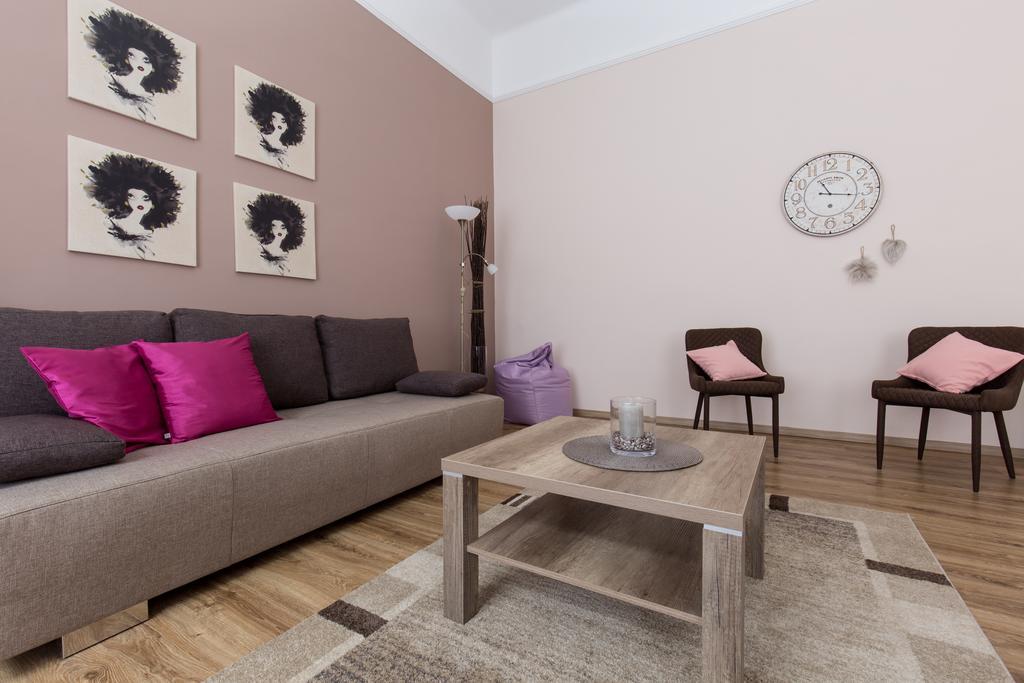 Bpm: Dob70 Classic Apartment In Downtown ブダペスト 部屋 写真