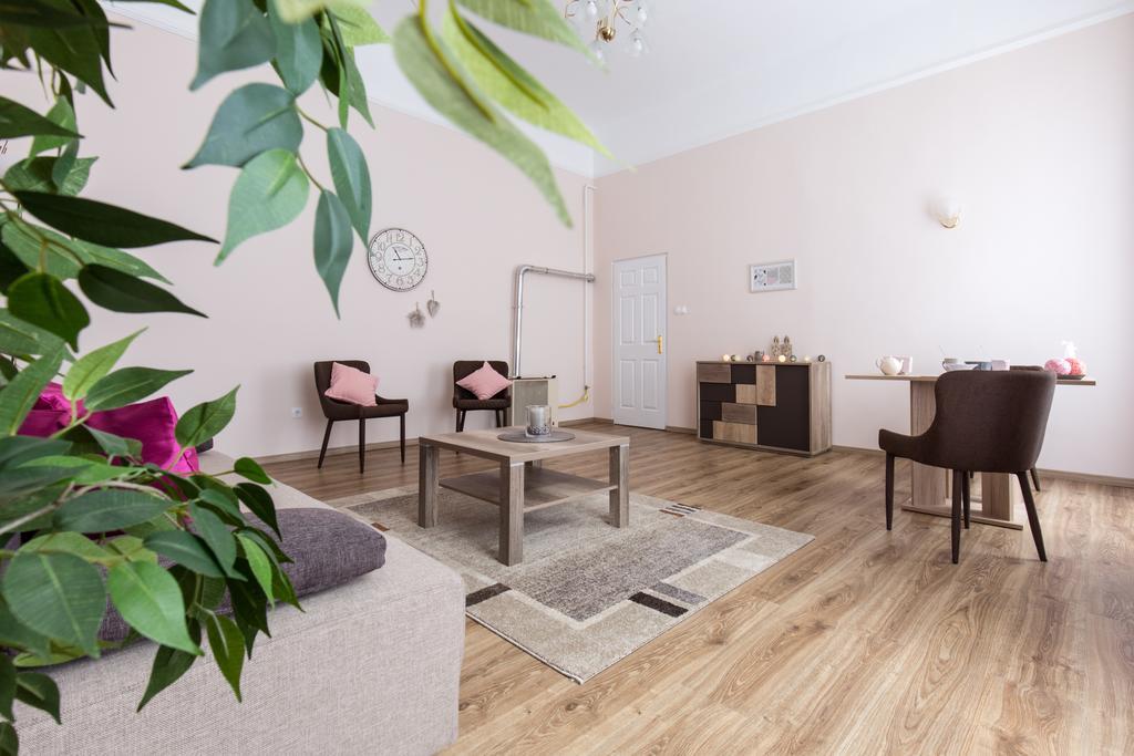 Bpm: Dob70 Classic Apartment In Downtown ブダペスト 部屋 写真
