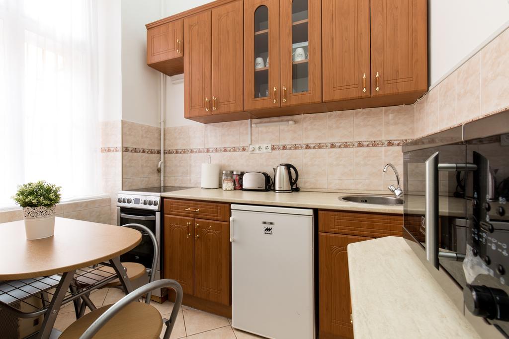 Bpm: Dob70 Classic Apartment In Downtown ブダペスト 部屋 写真