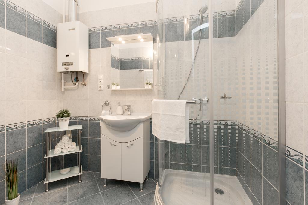 Bpm: Dob70 Classic Apartment In Downtown ブダペスト 部屋 写真